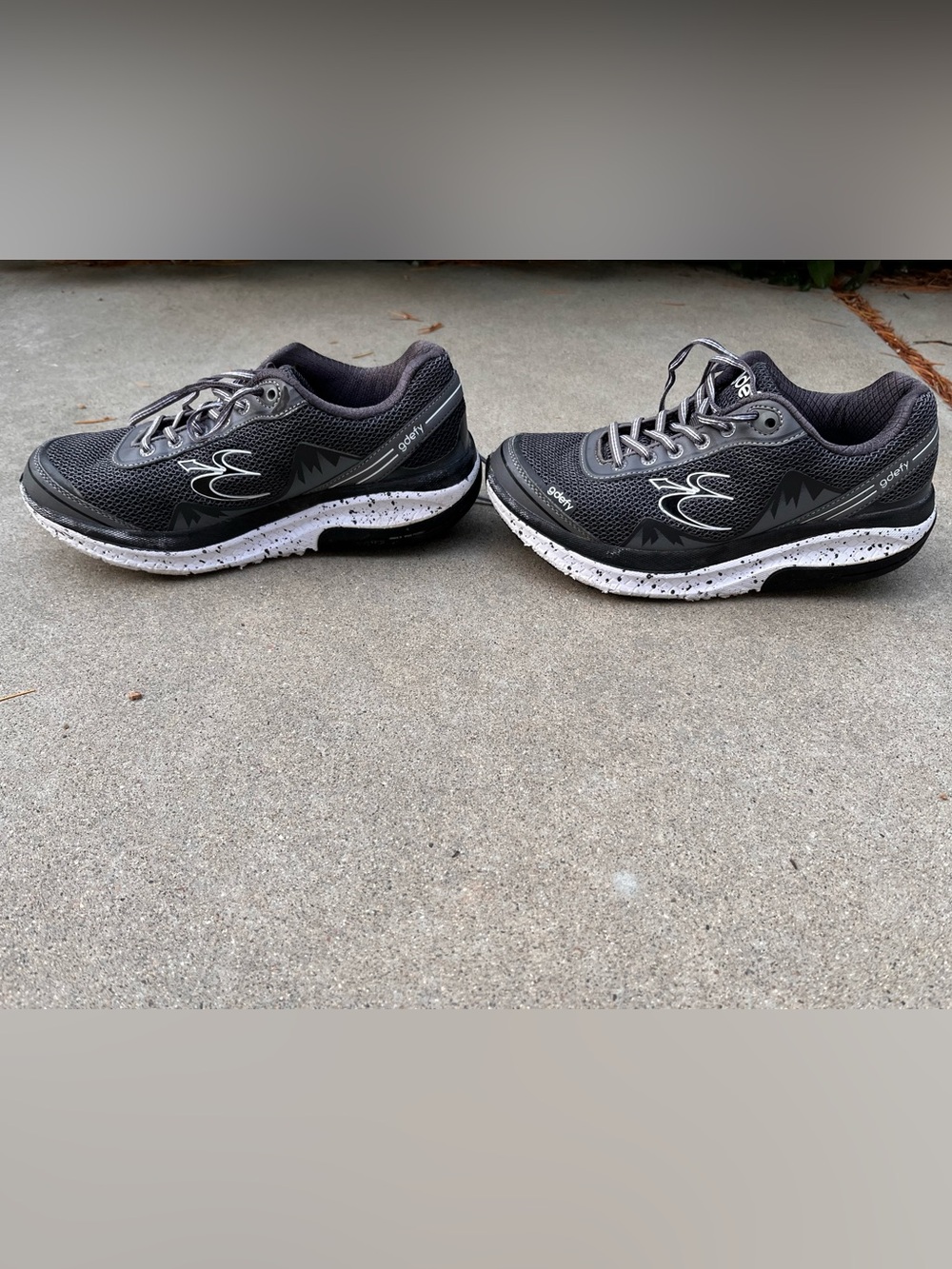 GDEFY Women's Black/White Running Sneakers